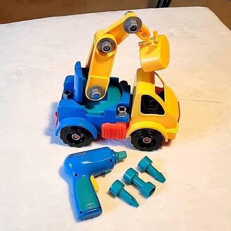 #0300159 Battat - Take - Apart Crane - Toy Hermit